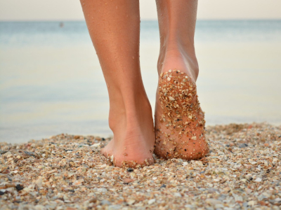 PREPARIAMO I PIEDI ALL’ESTATE: CONSIGLI E ACCORGIMENTI