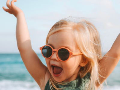 ESTATE: L’IMPORTANZA  DI PROTEGGERE GLI OCCHI  DEI BAMBINI